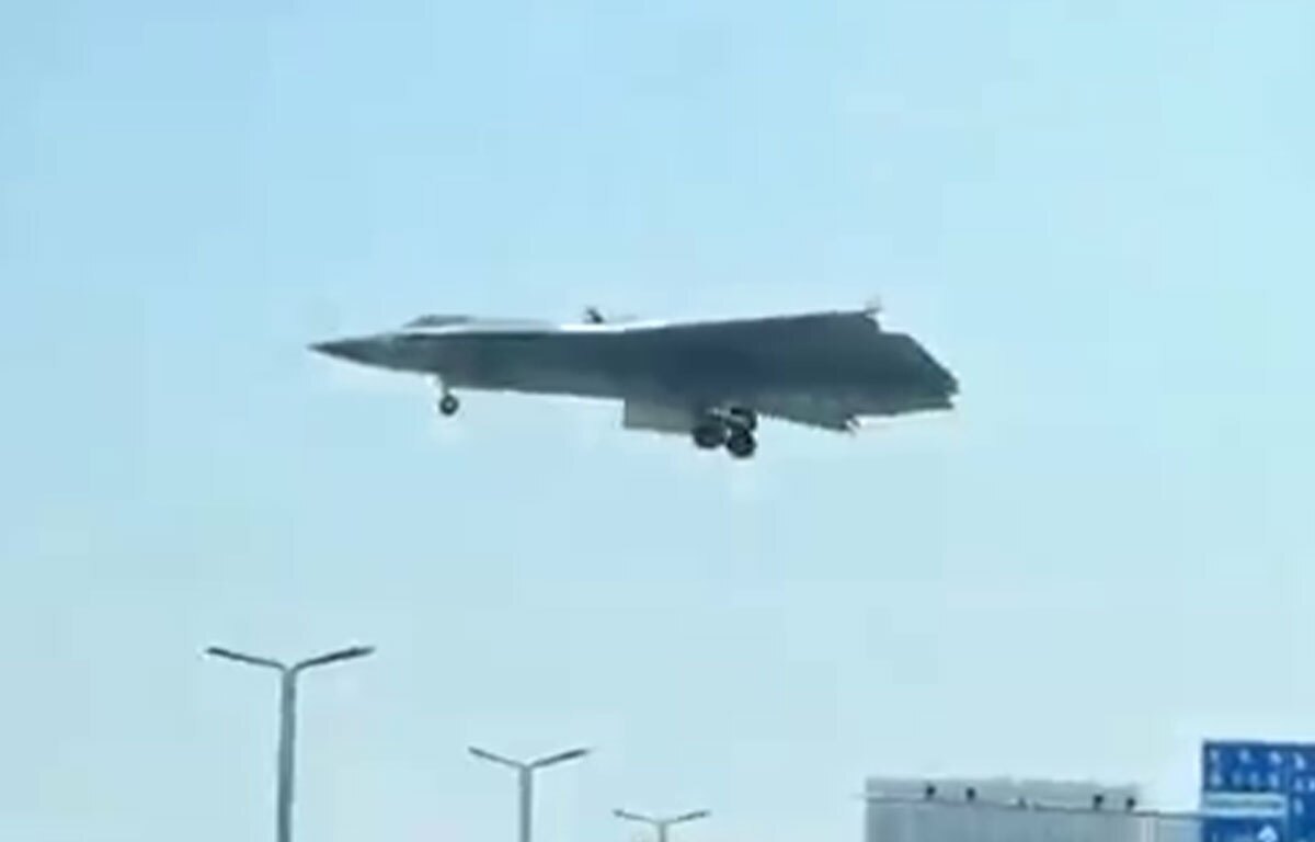 جنگنده نسل ششم چین در آسمان