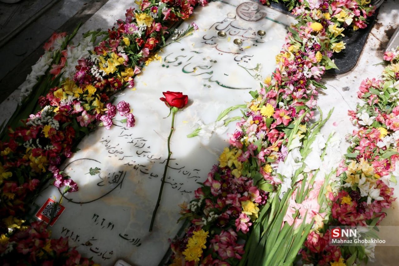 گلباران مزار شهید آوینی + رونمایی از یک تصویر ویژه
