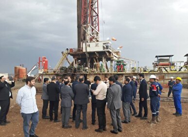 بازدید معاون رئیس جمهور از یک شرکت دانش‌بنیان در خوزستان