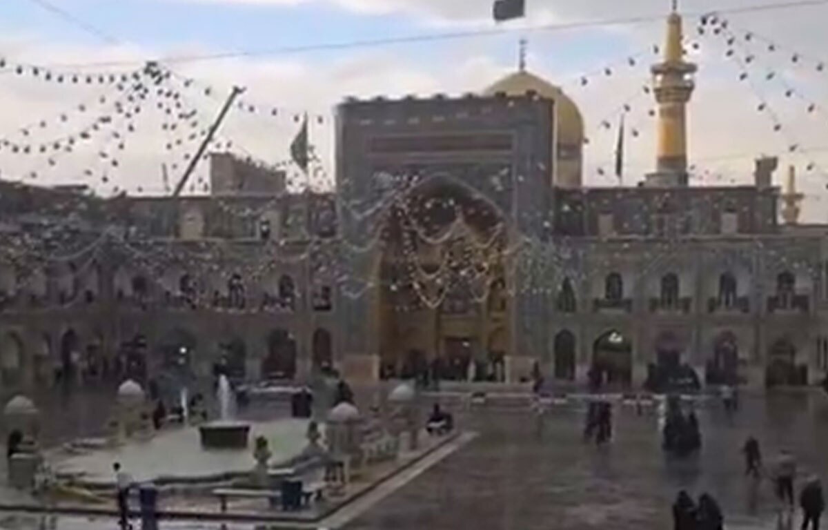 بارش باران در حرم مطهر امام رضا (ع)
