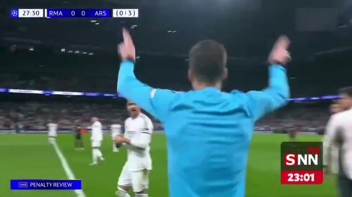 پس از بازبینی VAR پنالتی رئال مادرید رد شد / آرسنال ۰ رئال&zwnj; مادرید ۰