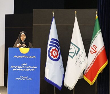 بهروزآذر: باید موانع رشد زنان را با کمک خودشان حل کرد