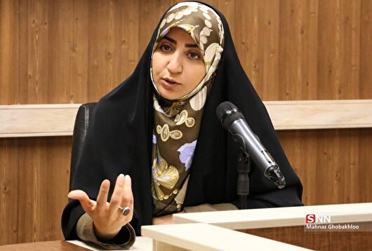 فضه سادات حسینی: من مجری نبودم؛ فقط مهمان دل‌های خانواده‌های شهدا بودم/ راهی که رفتیم، فقط کار رسانه‌ای نبود؛ بخشی از زندگی‌مان شد