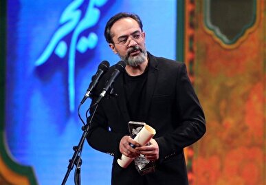 «کارن همایونفر» نغمه پرداز عواطف انسانی، چهره سال هنر انقلاب شد+فیلم