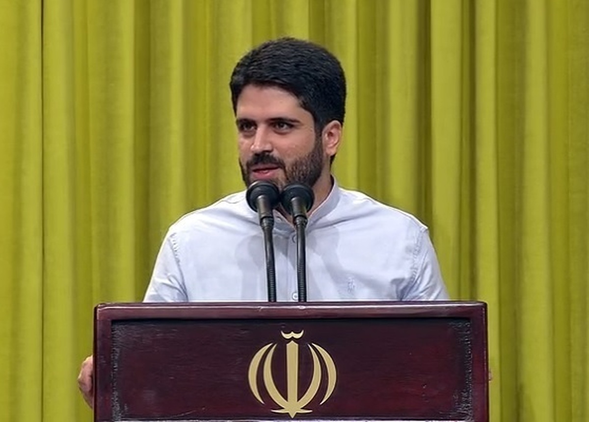 ببینید| محمد رسولی شاعر  در پی توهین به شهید رئیسی واکنش نشان داد / آن مردِ رفته اهل دروغ و دغل نبود...