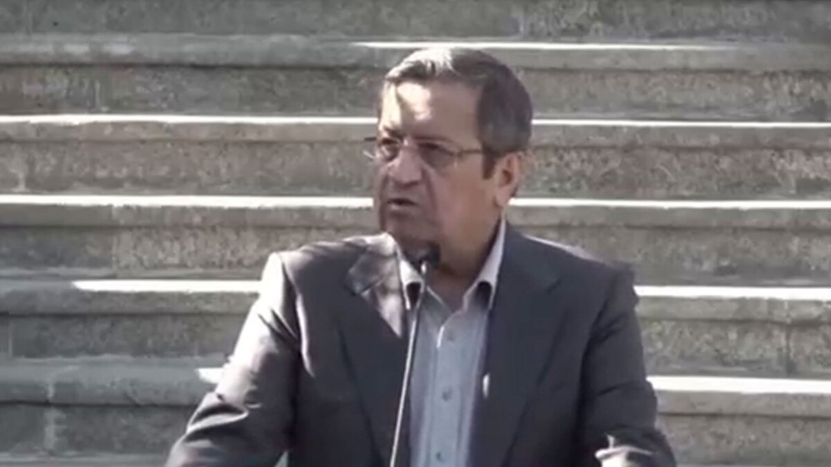 حفظ و تقویت ذخایر ارزی برای من مهمتر از مداخلات ارزی است