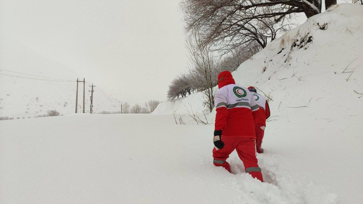 ۵ نفر در اشنویه در محاصره برف هستند/ تلاش‌ها برای نجات ادامه دارد