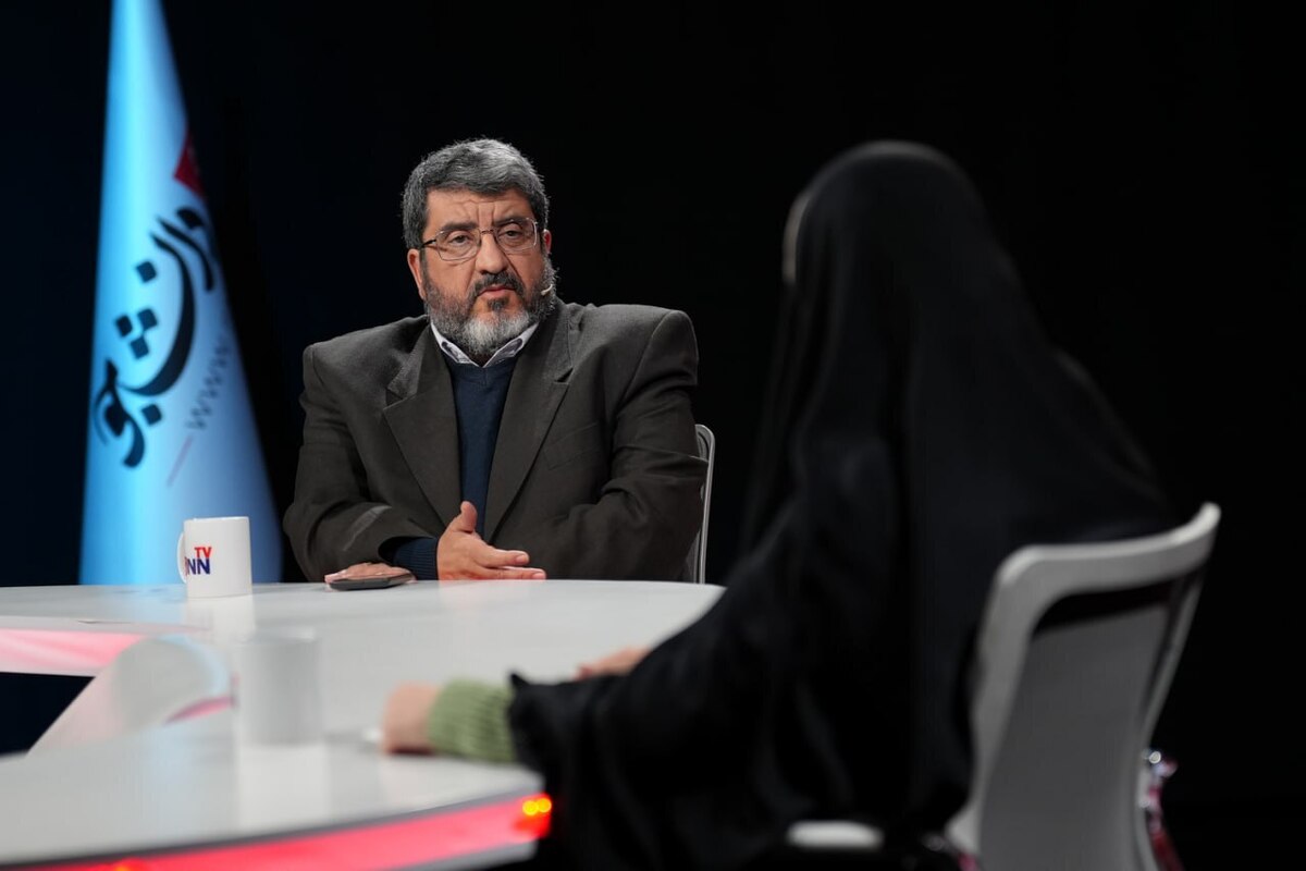 فواد ایزدی: برخی سیاسیون ما به خاطر مذاکره غش می‌کنند!/ هدف اصلی آمریکا، تجزیه ایران است؛ نه مذاکره و توافق + فیلم