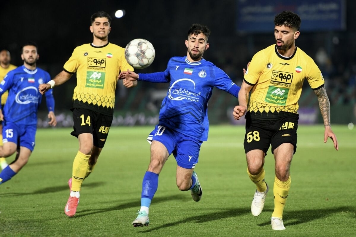 ساعت بازی امروز استقلال و سپاهان تغییر کرد