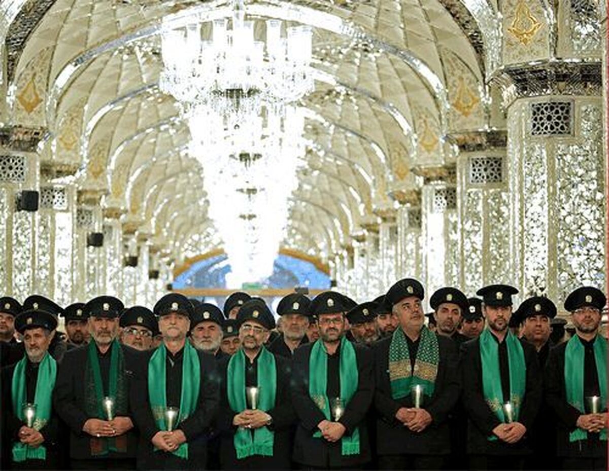 حضور خادمان حرم امام رضا (ع) در مزار حاج قاسم سلیمانی + فیلم