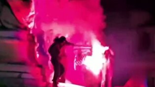 آتش زدن پرچم آمریکا و خشم گسترده در پاریس