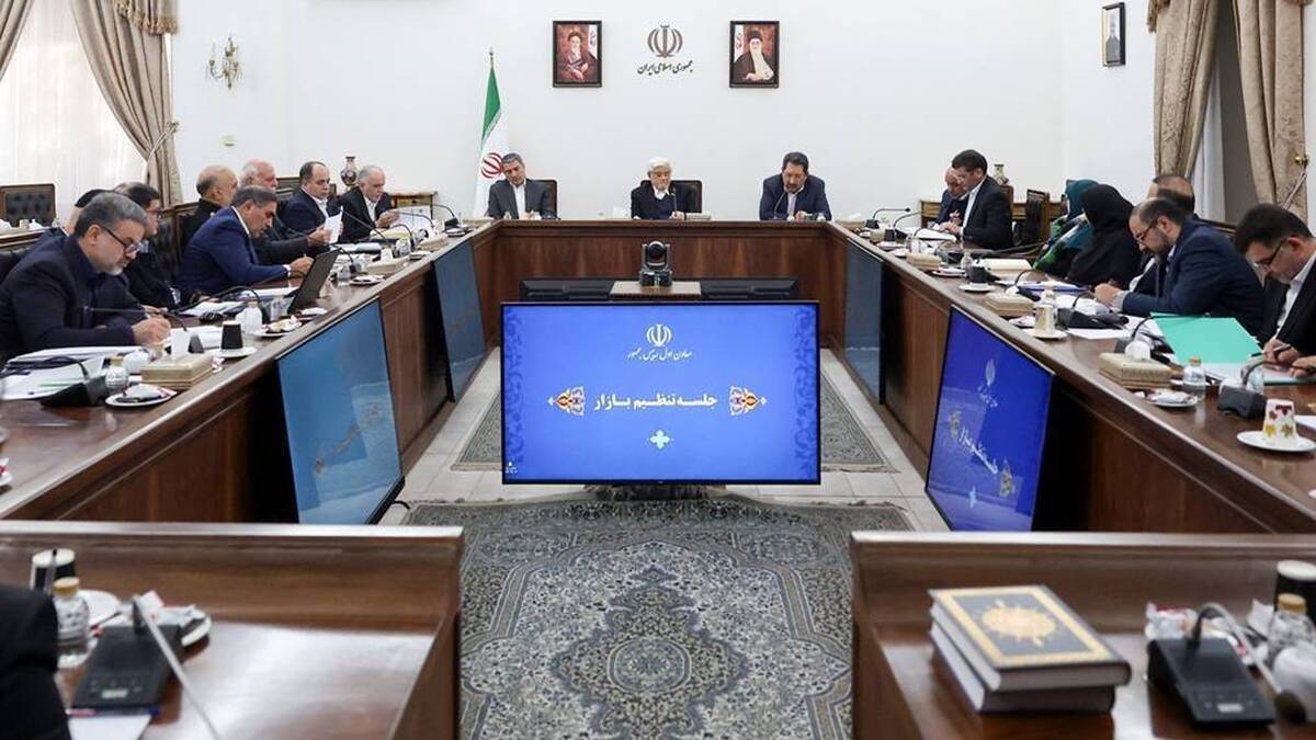 عارف: برخی که مسئول تهیه کالا‌های اساسی بودند، به خوبی همراهی نکردند / تورم کالا‌های اساسی بیشتر از سایر کالا‌ها بود