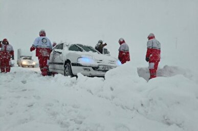 نجات ۲۶ مادر باردار و نوزاد از مناطق برفی و صعب‌العبور کشور