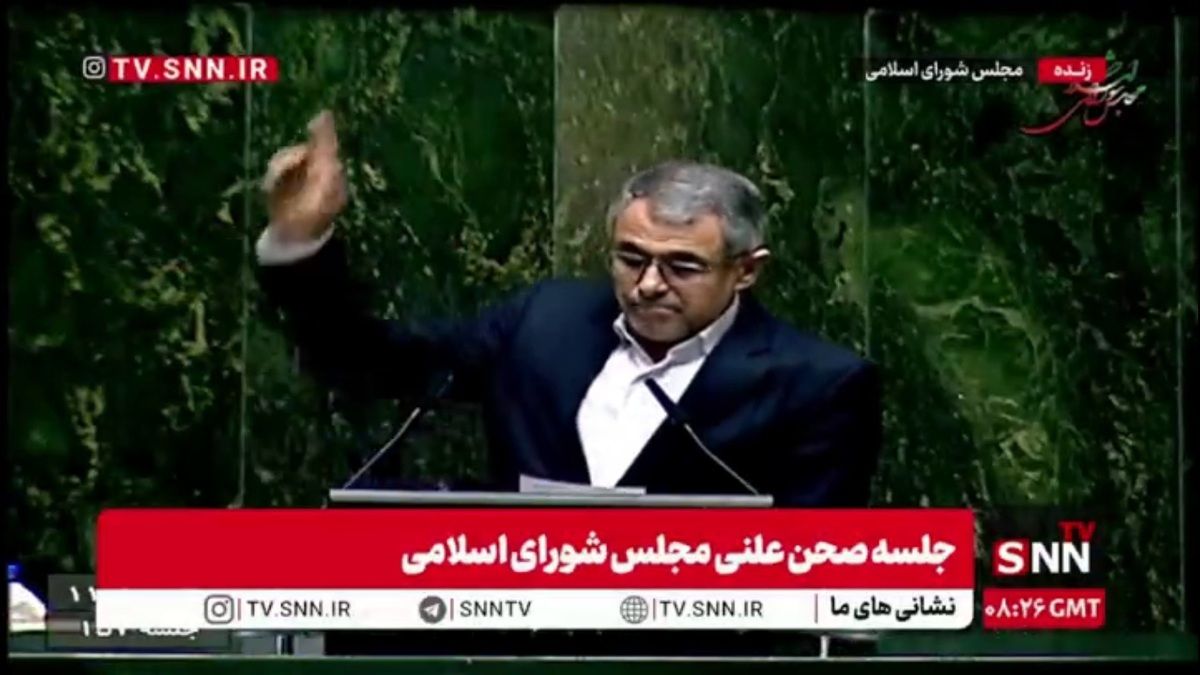 شعار نماینده مجلس خطاب به پهلوی: ایران شرف دی، آذربایجان شرف دی، پهلوی بی شرف دی