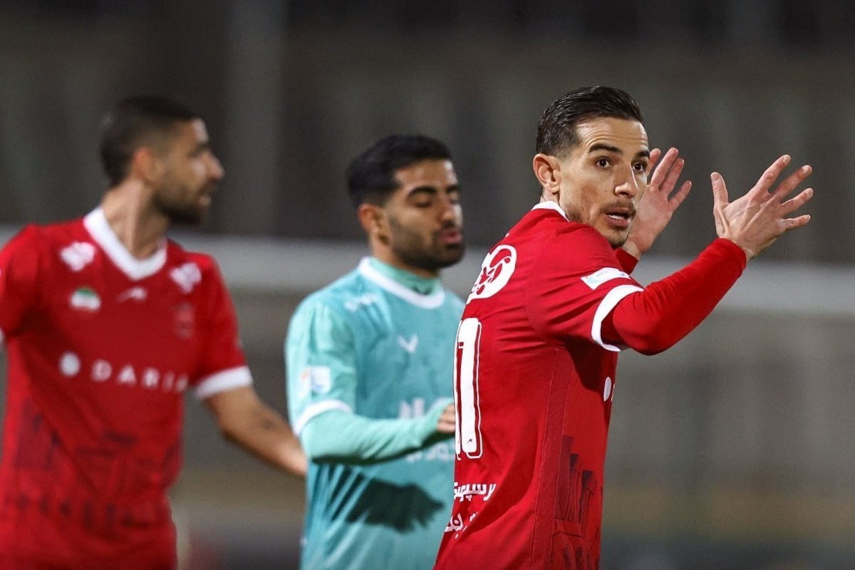 فرشاد احمدزاده برای چهارمین‌بار از پرسپولیس جدا شد