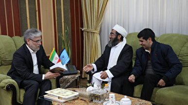 وزیر علوم با پدر دانشجوی مقتول دانشگاه تهران دیدار کرد