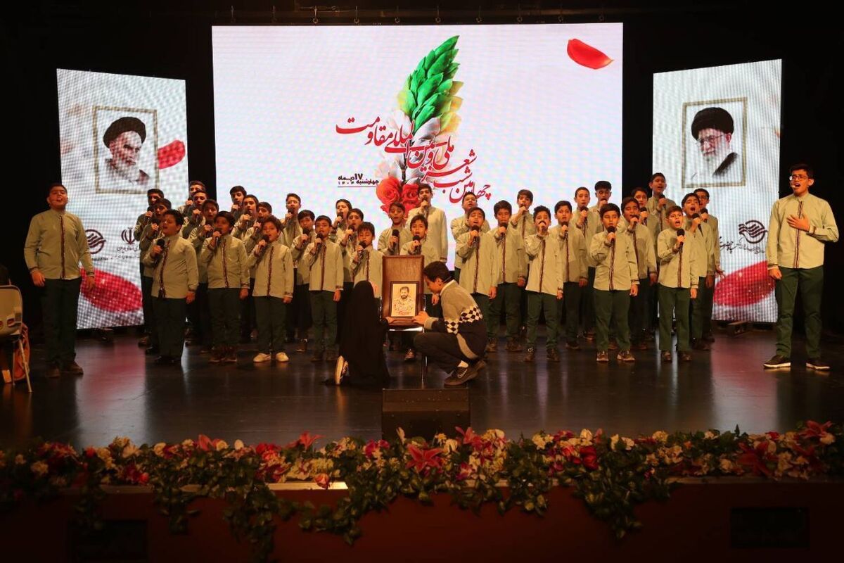 چهارمین شب شعر ملی و بین‌المللی مقاومت برگزار شد