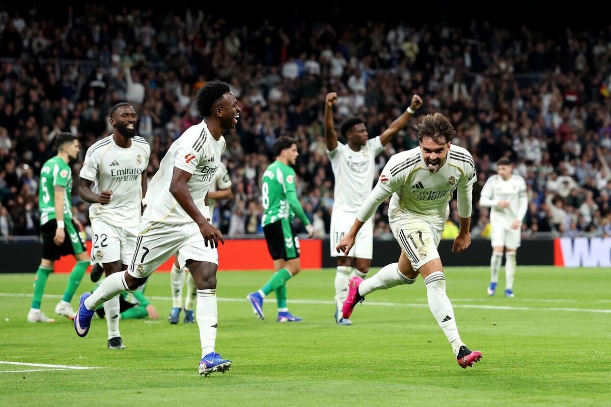 فیلم خلاصه بازی رئال مادرید ۲-۱ اتلتیکو مادرید / سوپرگل ضربه ایستگاهی والورده از وسط زمین به اوبلاک