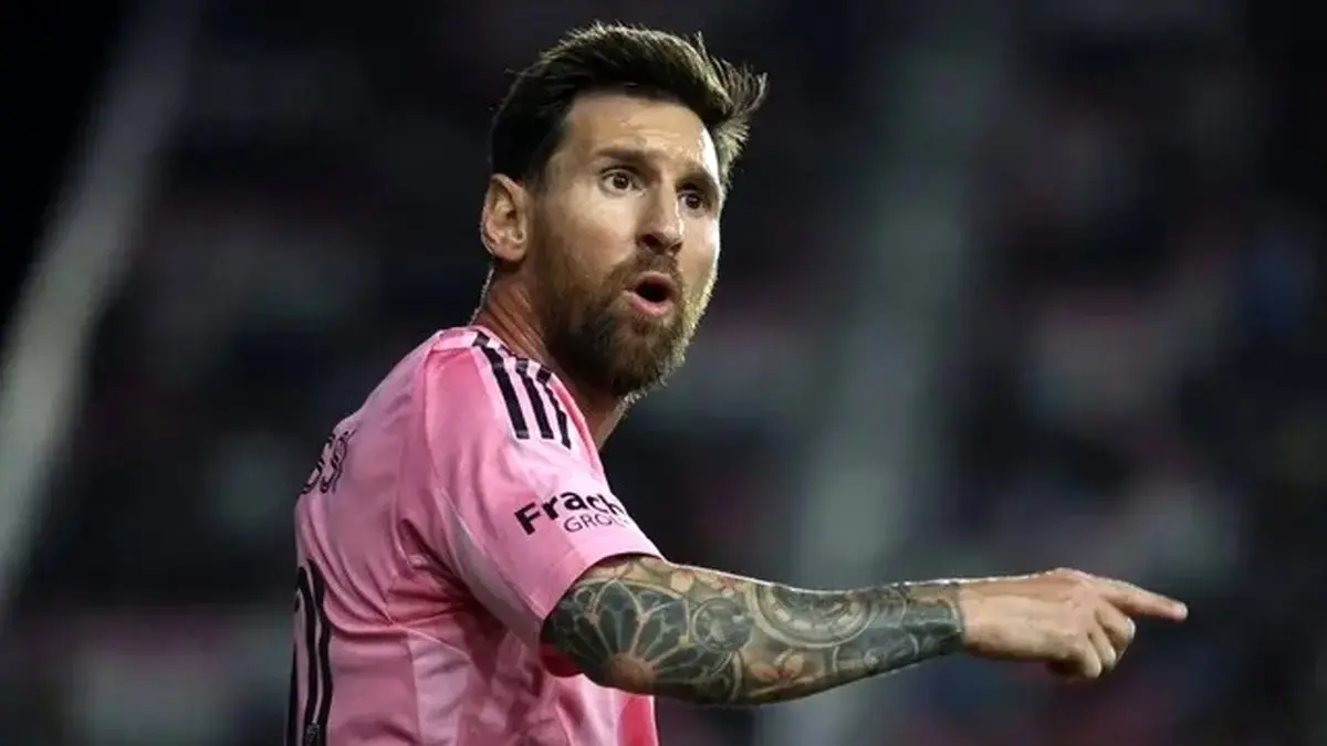 خبر تلخ مسی را زمین گیر کرد / لحظه‌ای بیهوشی و تصادف وحشتناک با دیوار + عکس