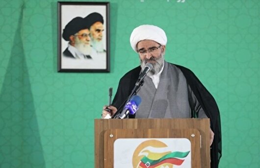 امام جمعه سمنان: حساب دانشجویان و بازاریان از آشوبگران جدا است