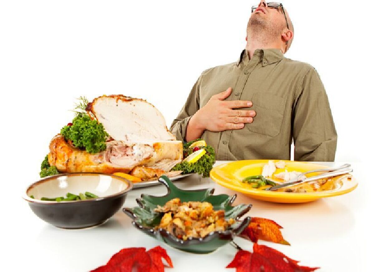 پرخوری مهم‌ترین علت رفلاکس معده/ غذا‌های ممنوعه برای بیماران مبتلا