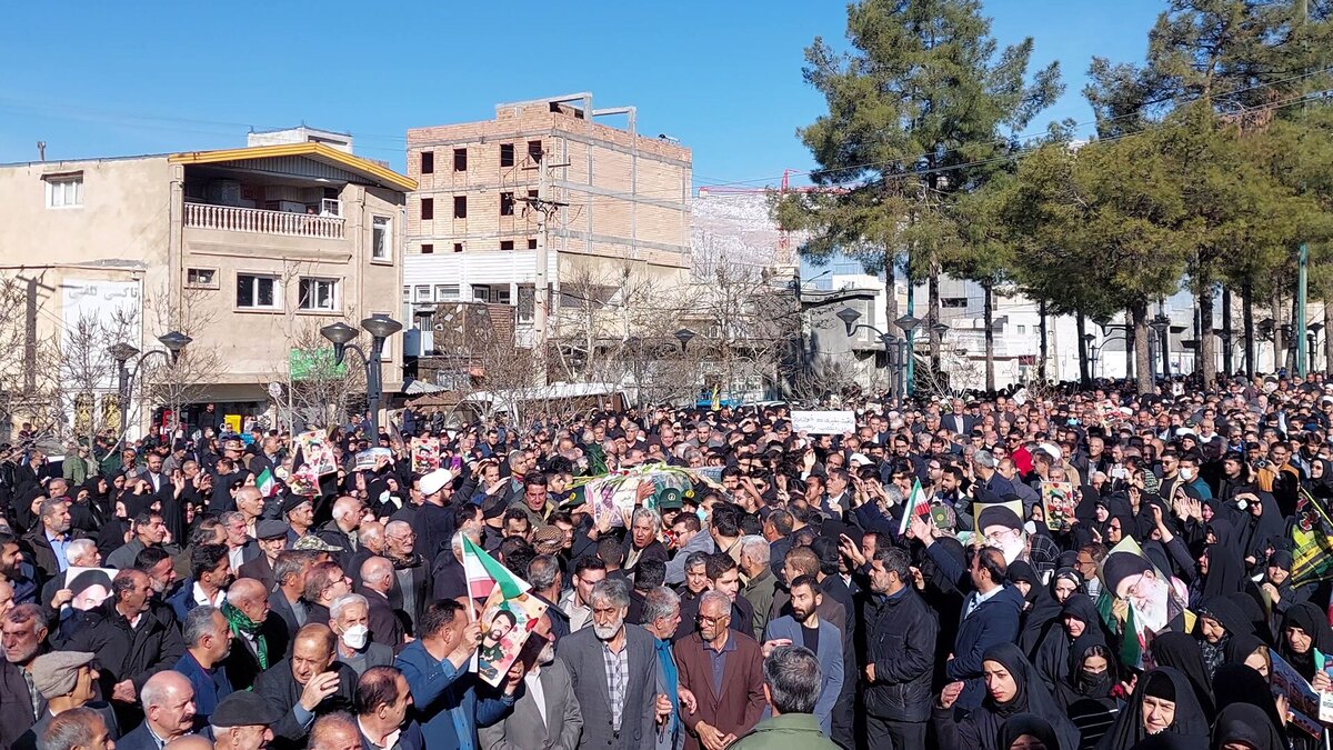 تشییع پیکر مطهر شهید مدافع امنیت در ایلام