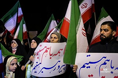 راهپیمایی مردم تهران در میدان ولیعصر علیه اقدامات تروریستی اخیر / جمعیت رفته به رفته در حال افزایش است + فیلم