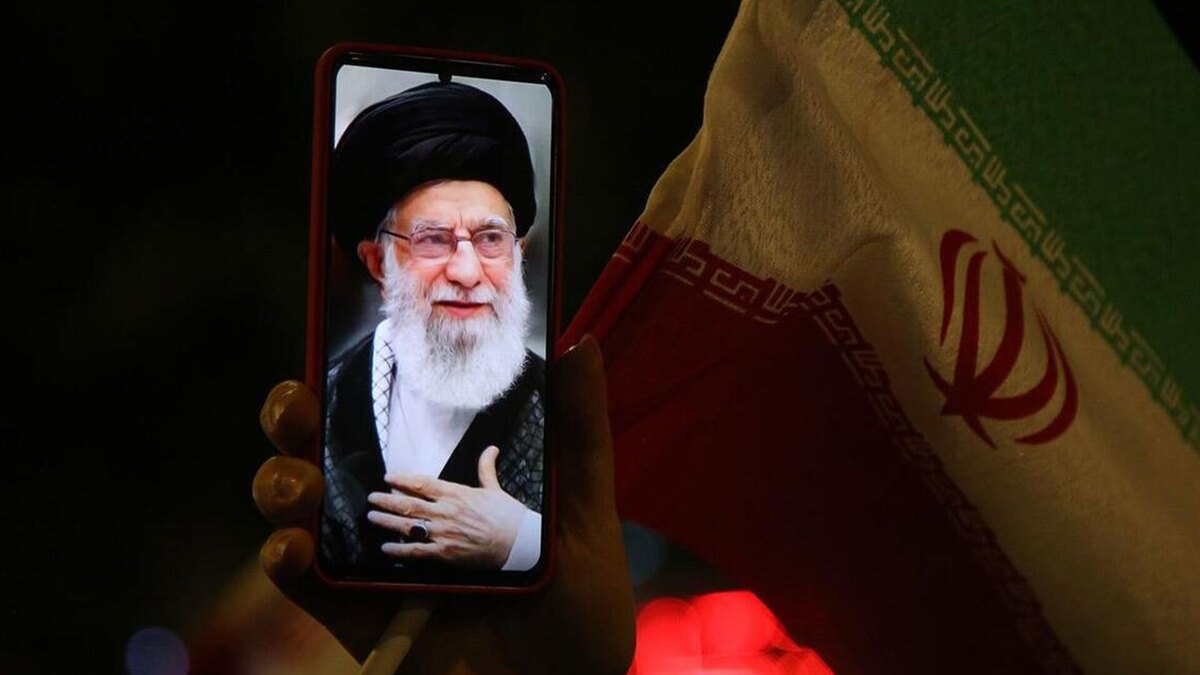 ما مخالف وضعیت فعلی هستیم، اما پشت رهبر را خالی نمی‌کنیم