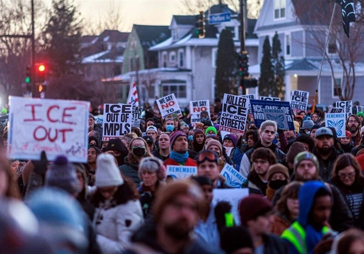 تجمع معترضان آمریکایی در مقابل برج ترامپ