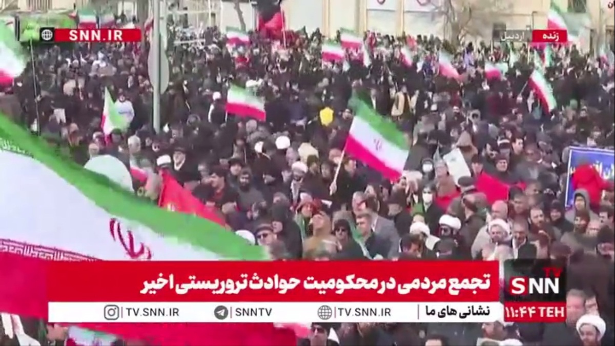 رجزخوانی شاعر اردبیلی در تجمع مردمی در محکومیت حوادث تروریستی اخیر