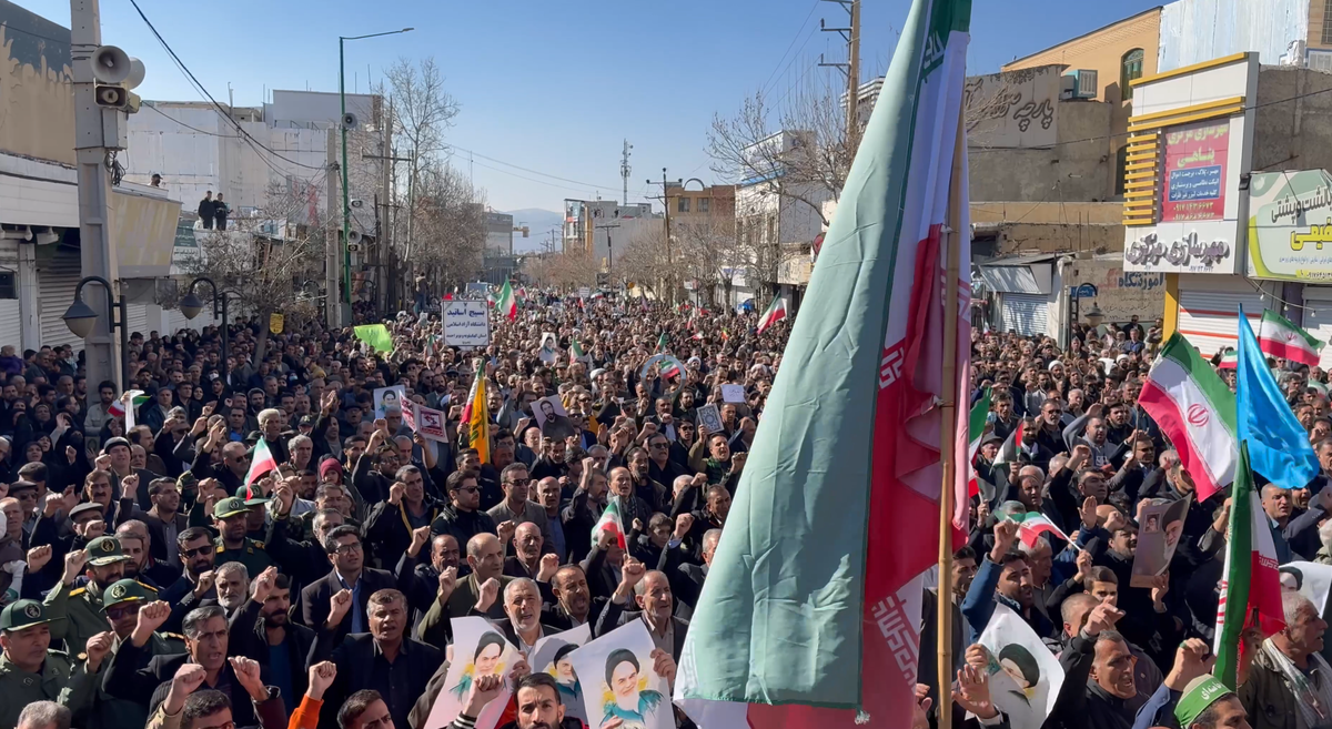 گزارش خبرنگار SNNTV از اجتماع عظیم مردم یاسوج در حمایت از محافظان امنیت+فیلم