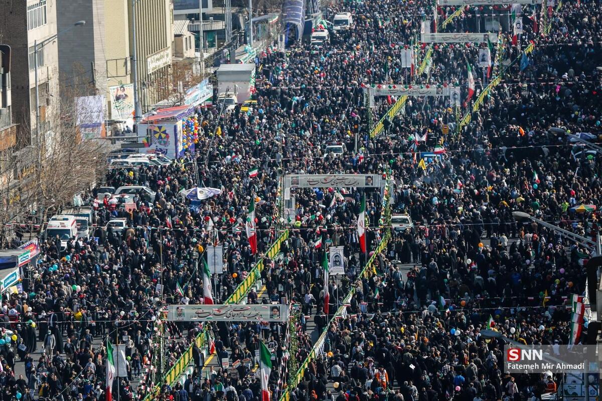 رجزخوانی شاعر اردبیلی در تجمع مردمی در محکومیت حوادث تروریستی اخیر + فیلم