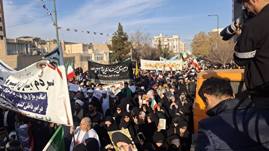 رجز خوانی مردم قم برای ترامپ قمارباز! +فیلم