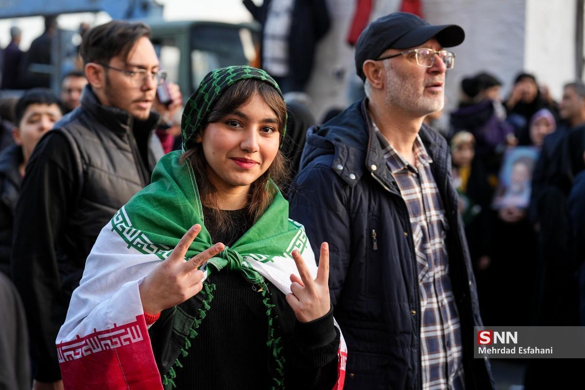 بخاطر اغتشاشات اخیر تصمیم گرفتیم بیشتر پای انقلاب بمانیم + فیلم