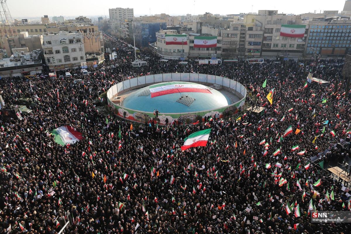 حماسه میلیونی مردم  ایران علیه حوادث تروریستی اخیر/ تهرانی‌ها یکصدا: آمریکا هیچ غلطی نمی‌تواند بکند+ عکس و فیلم