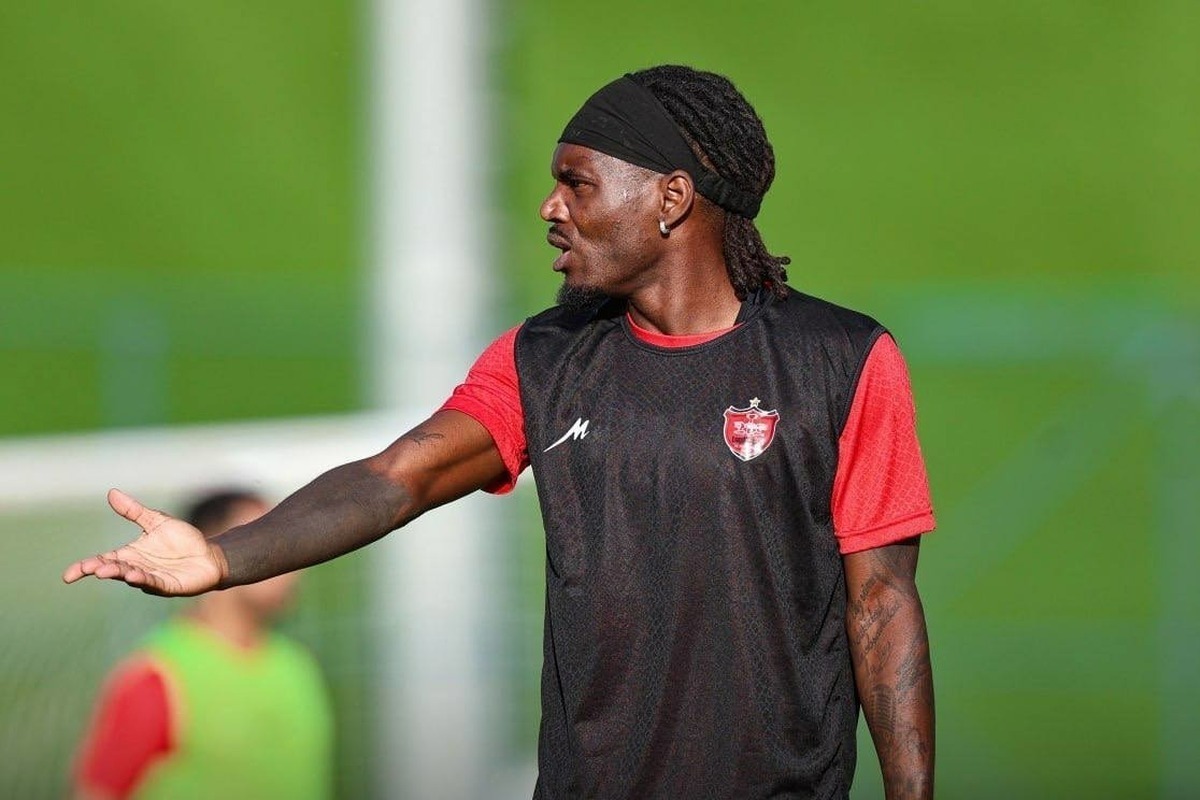 ۲ پیشنهاد خارجی برای هافبک مازاد پرسپولیس