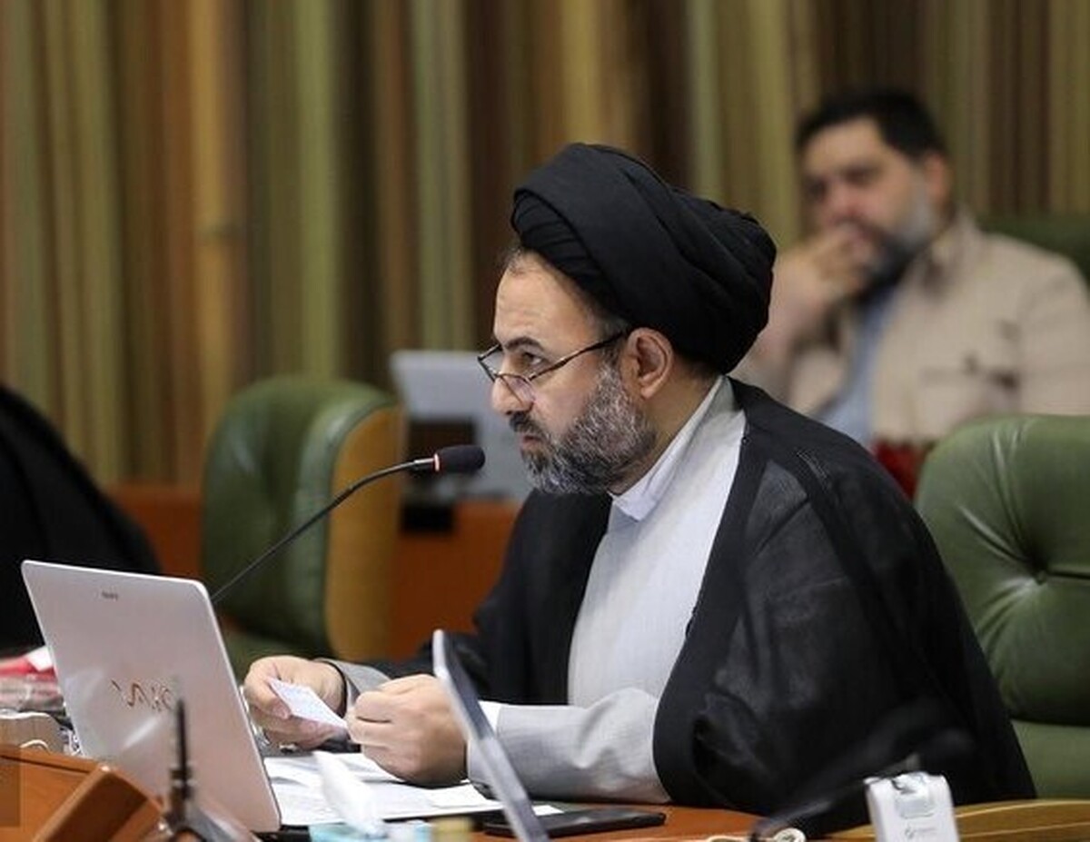 نصب تصاویری از شهدای جنگ ۱۲ روزه در ایستگاه مترو سرباز وطن