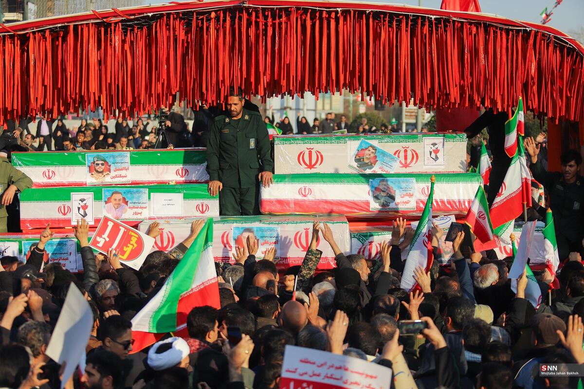 مراسم تشییع پیکر شهدای اقدامات تروریستی اخیر اصفهان + فیلم