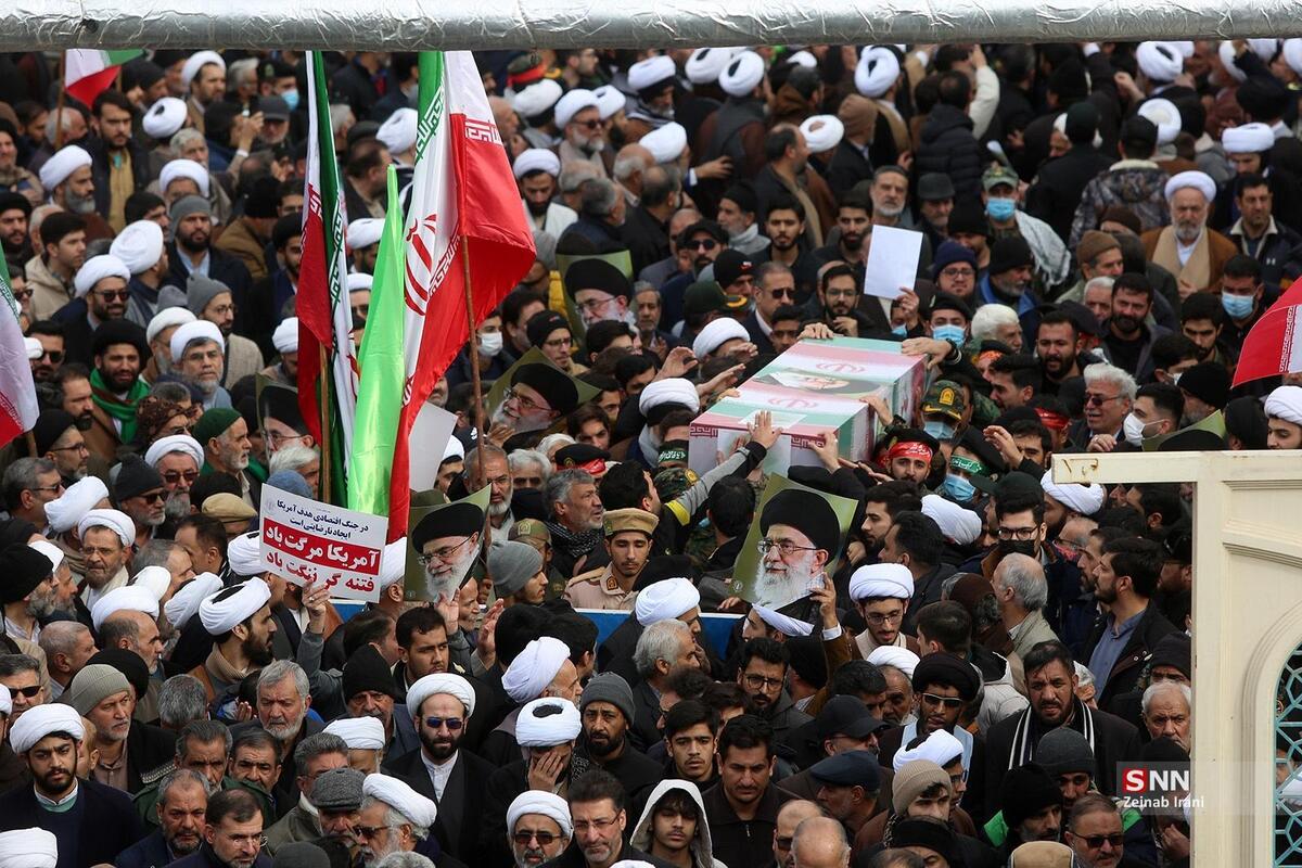 تشییع پیکر شهدای اقدامات تروریستی در خمینی شهر + فیلم