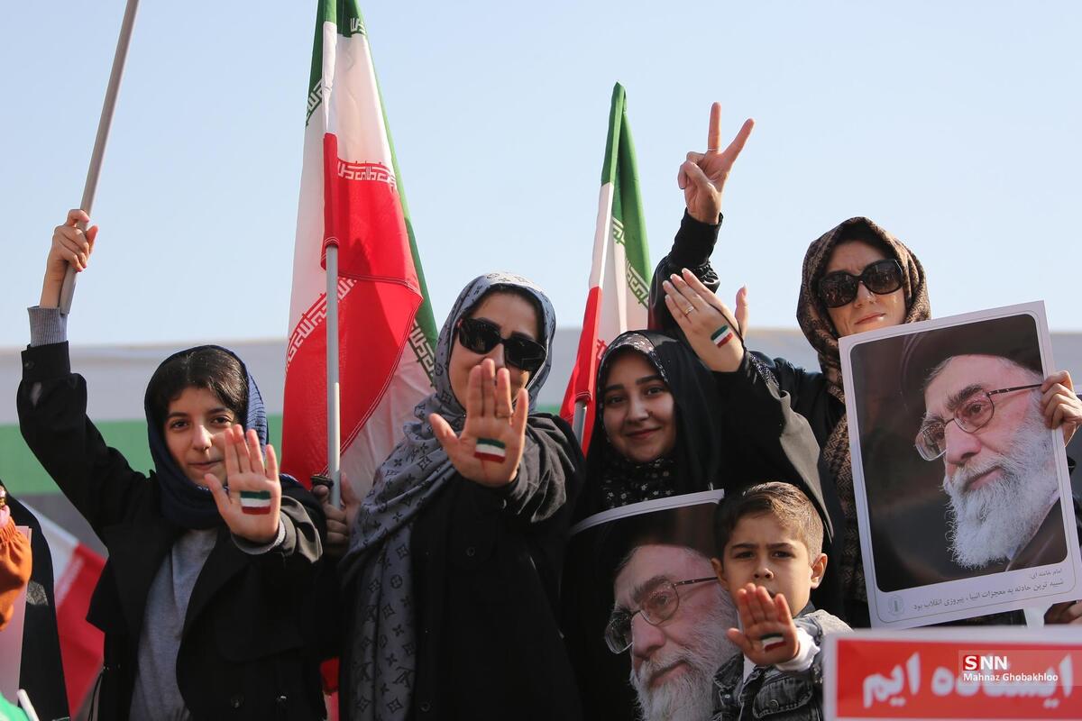 در حماسه ۲۲ دی مردم از رسانه‌ها جلوتر بودند + فیلم