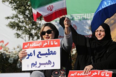 نمایش تصویری از حماسه مردمی ۲۲ دی در برنامه راس یک + فیلم