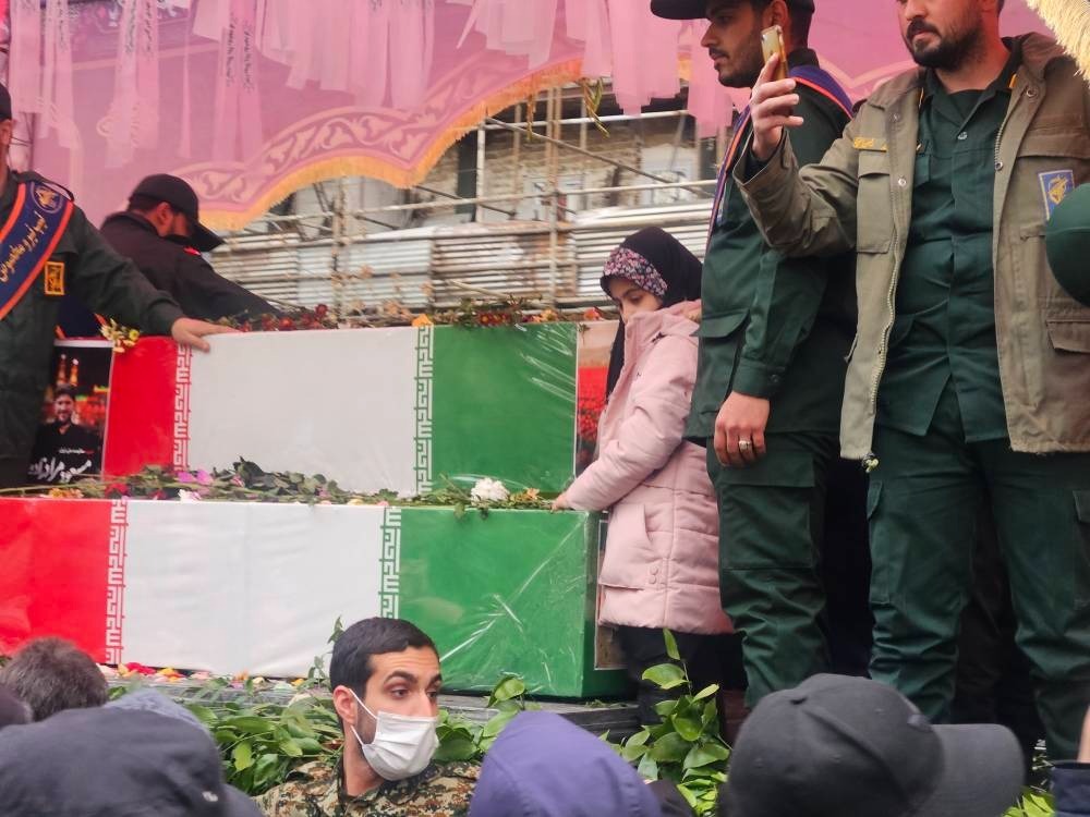 مراسم بدرقه پیکر ۱۰۰ تن از شهدای مردمی و مدافع امنیت از مقابل دانشگاه تهران + فیلم و عکس مراسم بدرقه پیکر ۱۰۰ تن از شهدای مردمی و مدافع امنیت از مقابل دانشگاه تهران + فیلم و عکس