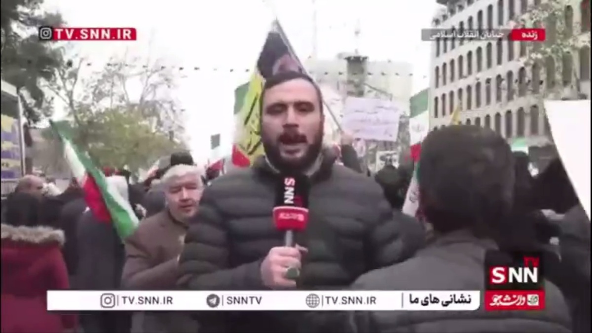 با وجود گذشت بیش از 2 ساعت از مراسم تشییع همچنان بر جمعیت حاضر افزوده می شود/ کاروان حامل پیکر شهدا به سمت معراج الشهدای تهران در حال حرکت است