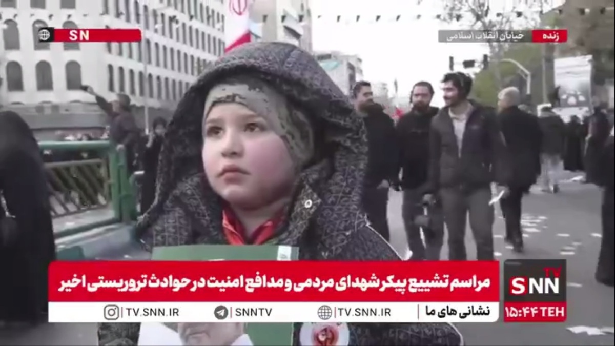 پاسخ یک دهه نودی به خبرنگار SNNTV: ترامپ خونخوار ما سربازان آینده ایران در مقابل تو خواهیم ایستاد