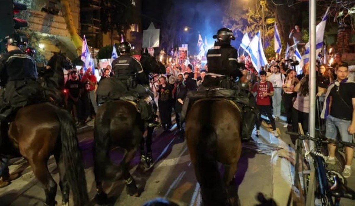 به‌جای ذوق‌زدگی از اغتشاشات ایران، خفقان داخلی‌تان را ببینید