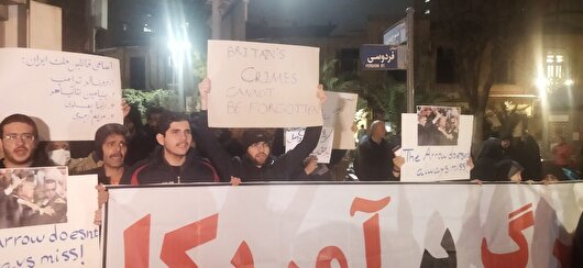 دانشجویان مقابل سفارت انگلیس تجمع کردند / ترس لندن نشین ها از تسخیر دوباره دفترشان در تهران