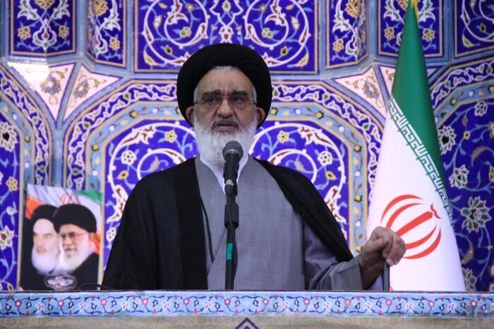 وحدت از شاخصههای پایداری جمهوری اسلامی است/مردم ولایتمدار بساط استکبار جهانی را بر میچیند