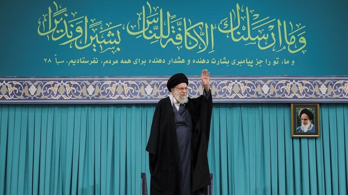 رهبر انقلاب: ملت ایران کمر فتنه را شکست/ رئیس جمهور آمریکا، مجرم اصلی فتنه اخیر است + فیلم