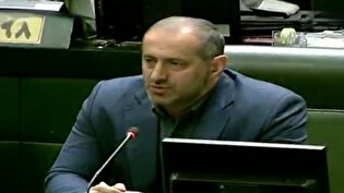 ترامپ قمارباز بداند که ما یک تار موی رهبرمان را با کل دنیا عوض نمی‌کنیم