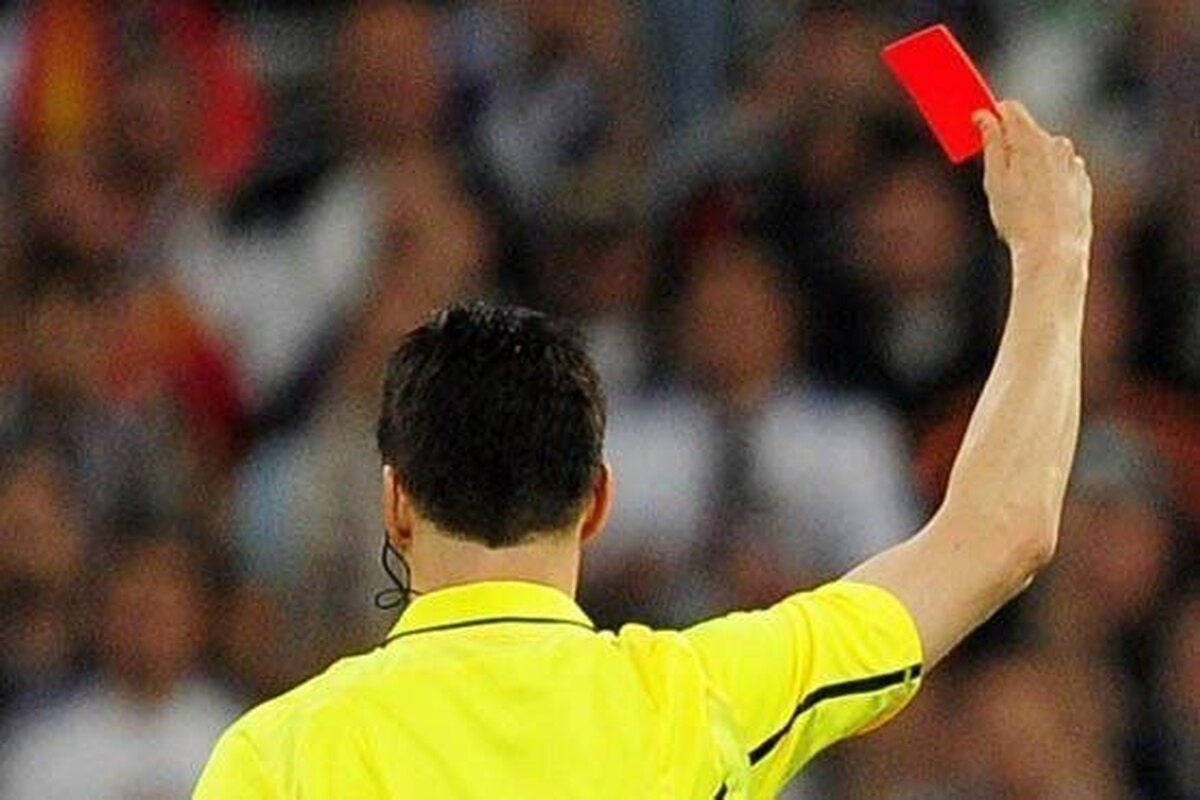 محرومیت دو داور فوتبال استان تهران تا اطلاع ثانوی